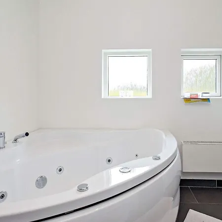 Three-bedroom Holiday In Hojslev 7 Bostrup